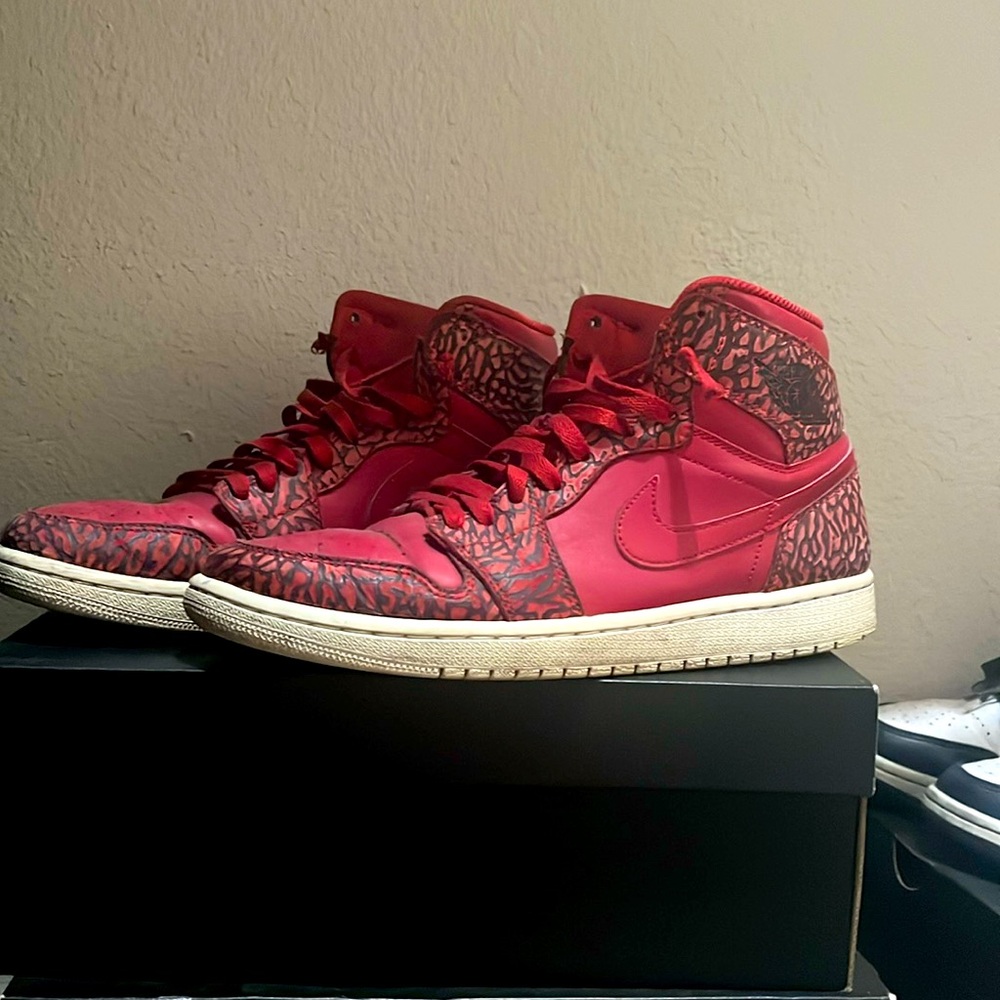 Nike Air Jordan 1 High "Red Elephant" Size 10